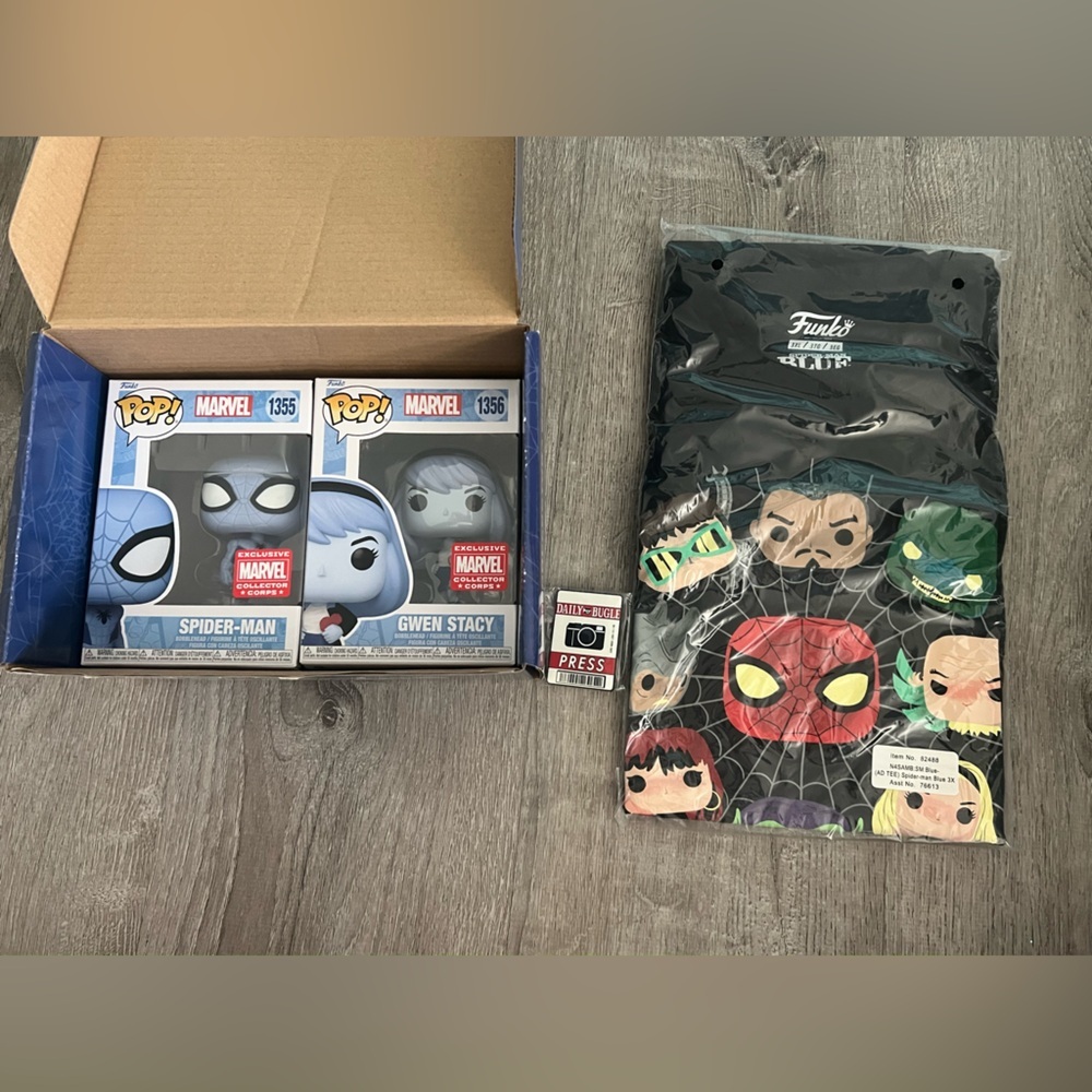 Spider-Man Blue Funko Pop Marvel Spider-Man 1355 and Gwen Stacy 1356 3X Shirt